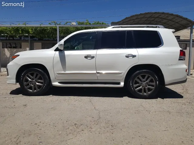 Lexus LX series 2014 · 5.7 AT