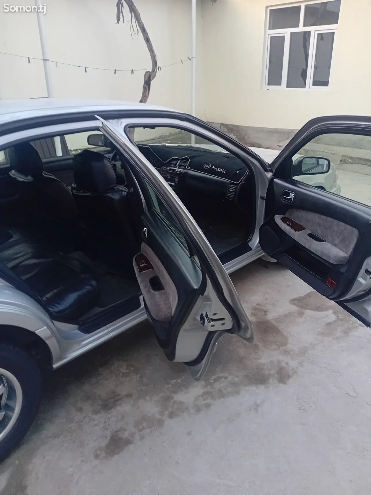 Nissan Maxima 1997 · 2.0 AT