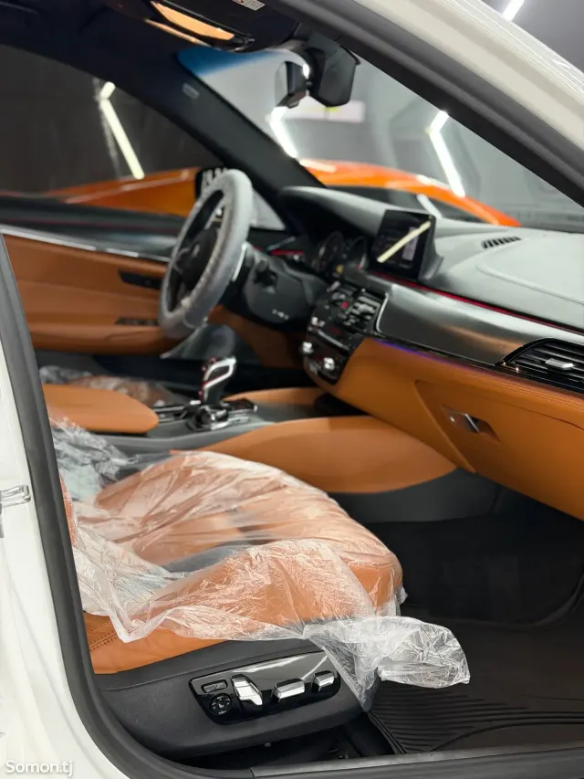 BMW M5 2019 · 4.4 AT
