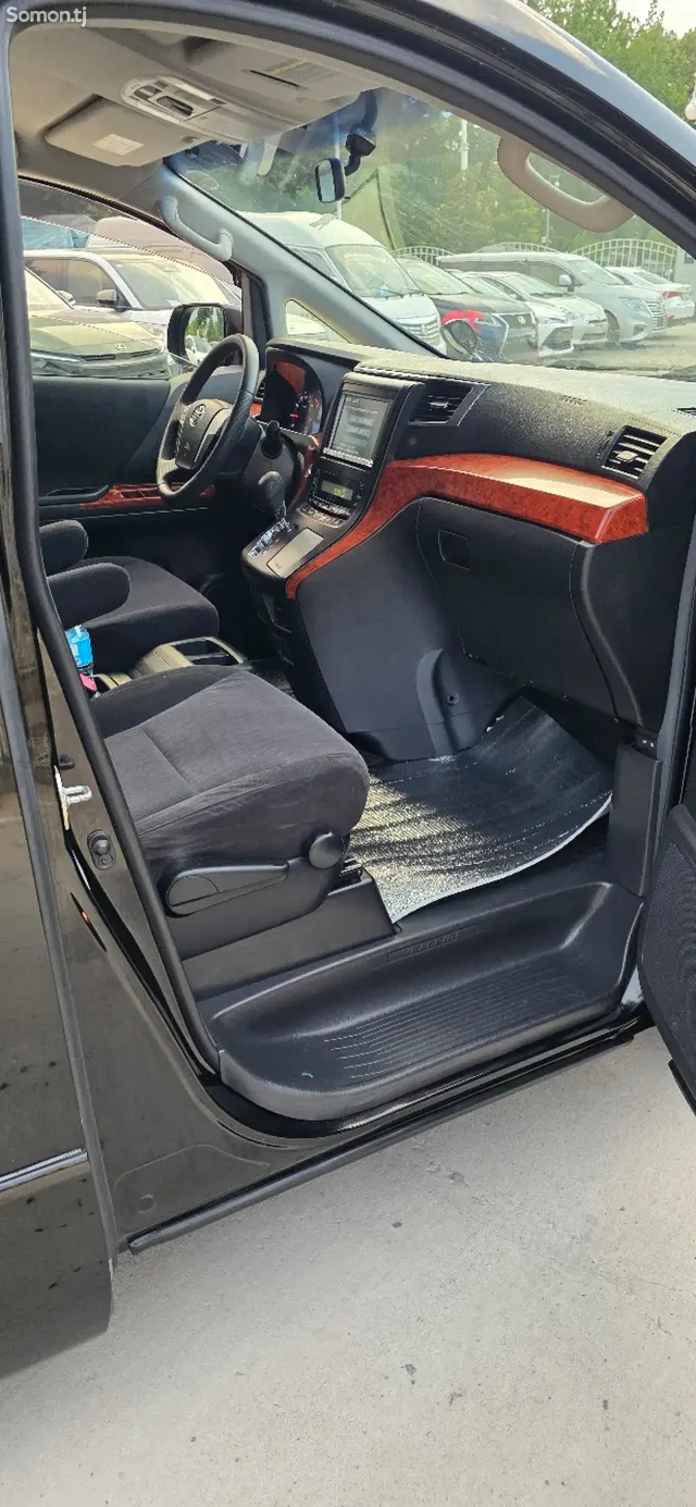 Toyota Vellfire 2014 · 2.4 AT