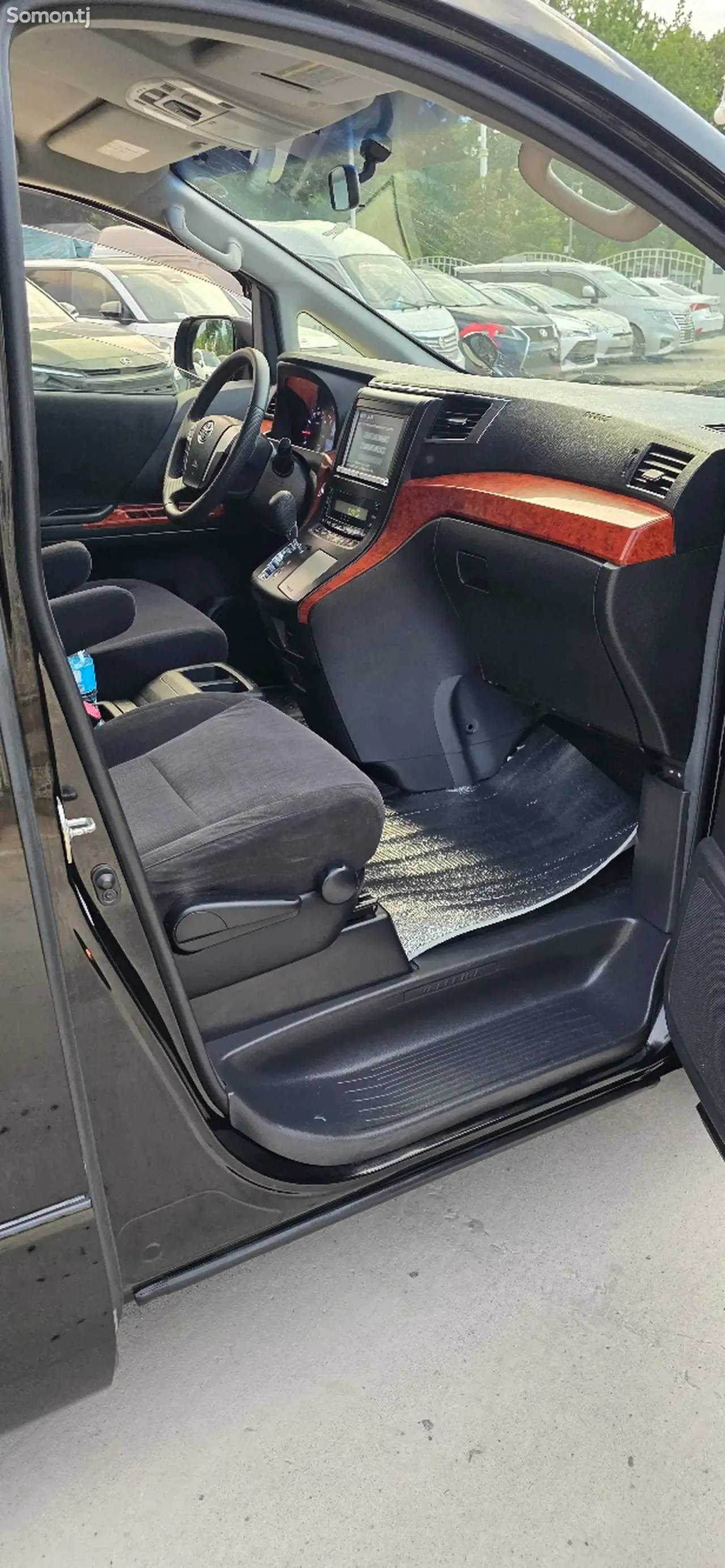 Toyota Vellfire 2014 · 2.4 AT