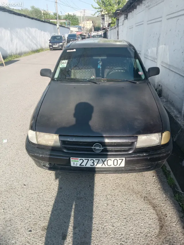 Opel Astra F 1994 · 1.6 MT