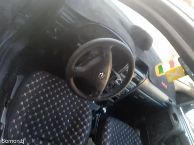 Opel Astra G 1998 · 1.6 MT