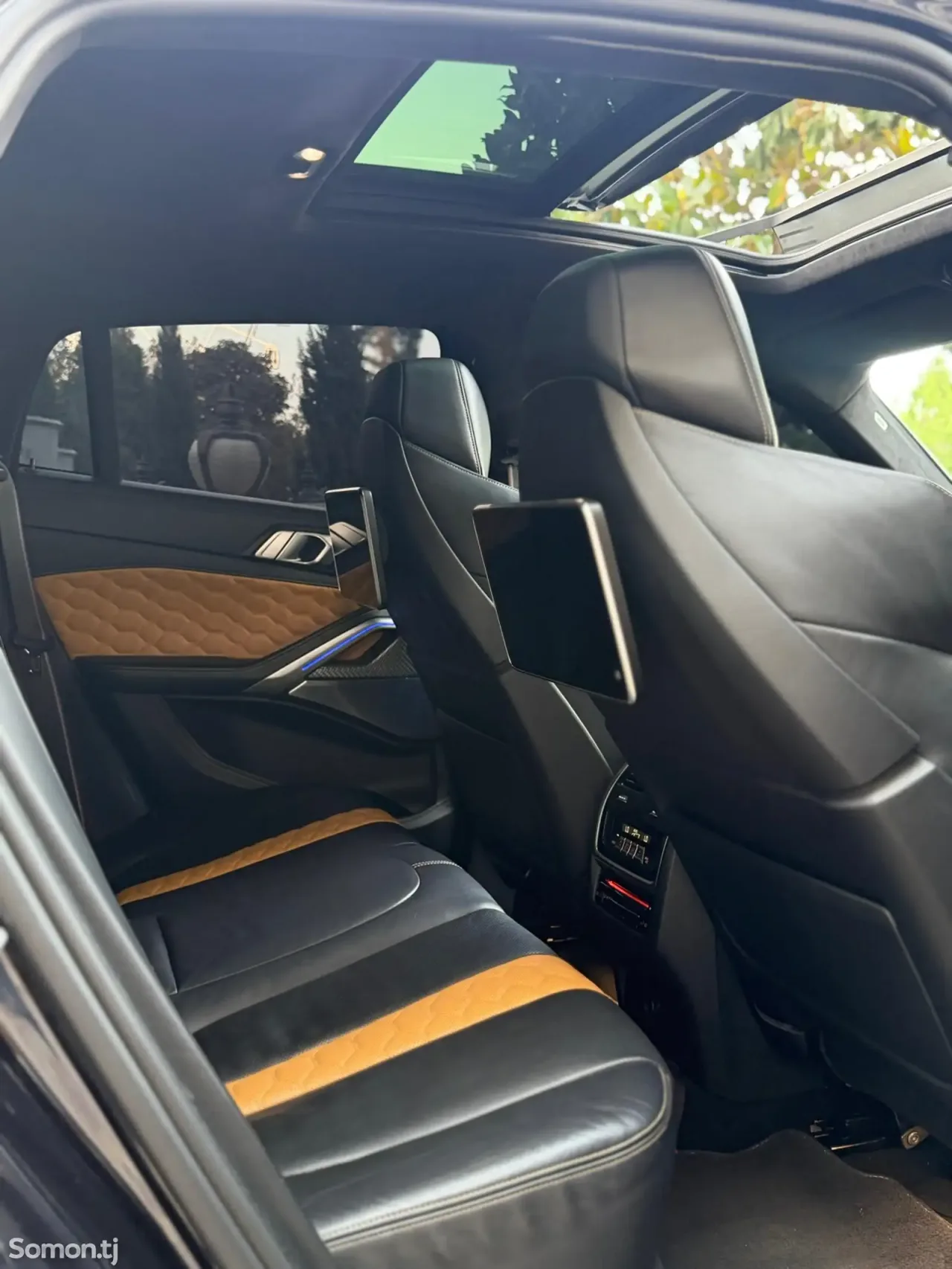 BMW X6 M 2021 · 4.4 AT