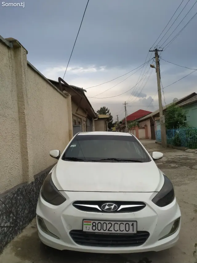 Hyundai Accent 2012 · 1.6 AT