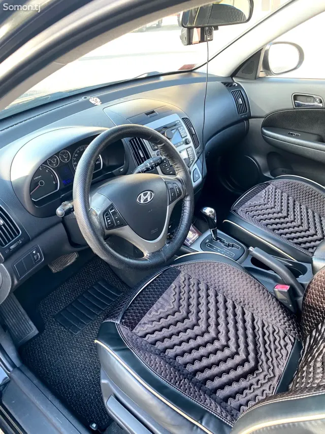 Hyundai i30 2010 · 1.6 AT