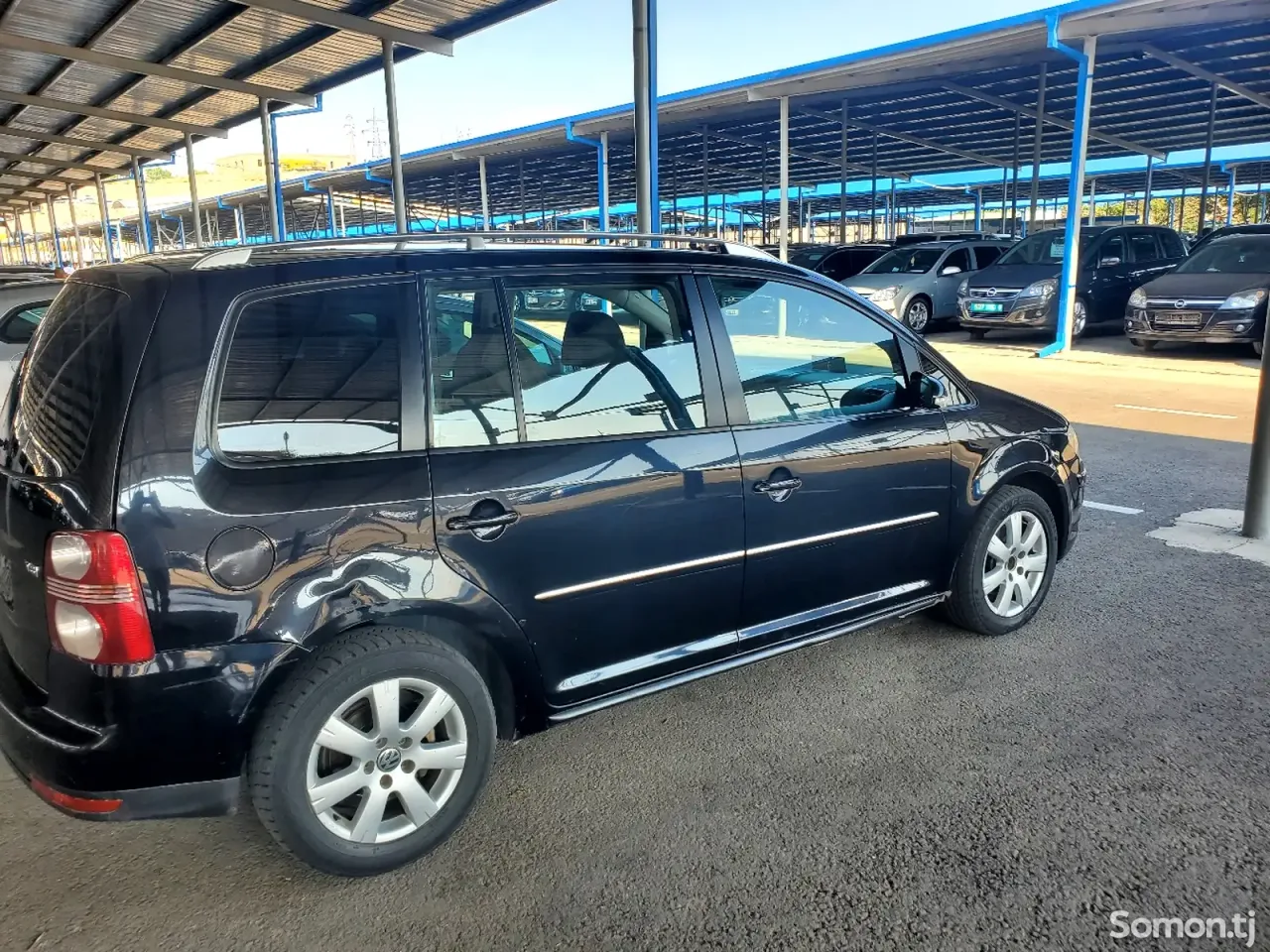 Volkswagen Touran 2007 · 1.4 MT