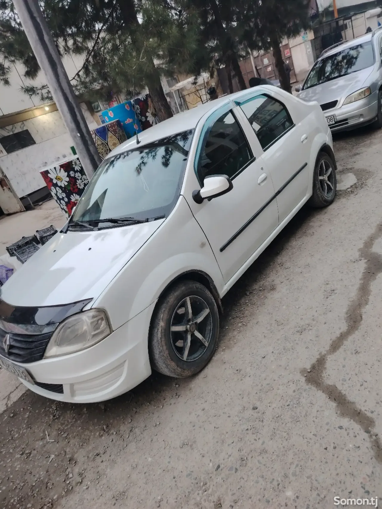 Renault Logan 2013 · 1.6 MT