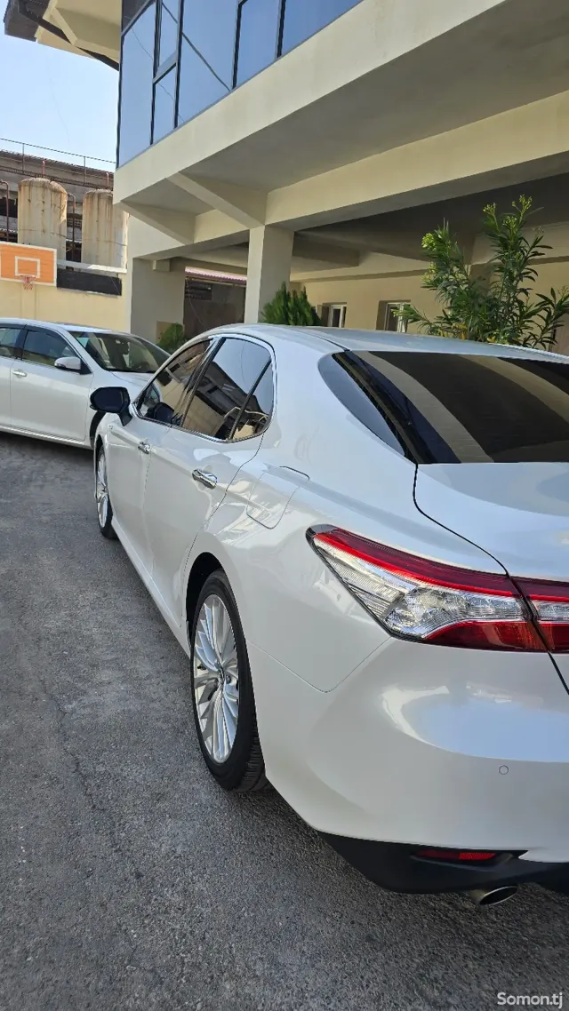 Toyota Camry 2018 · 2.5 AT