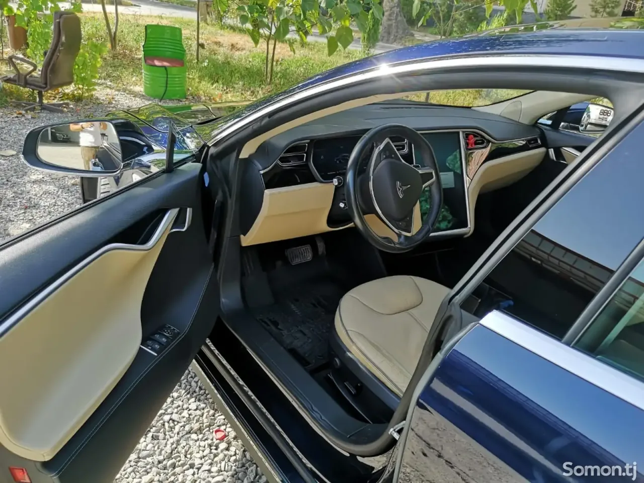 Tesla Model S 2015 · AT