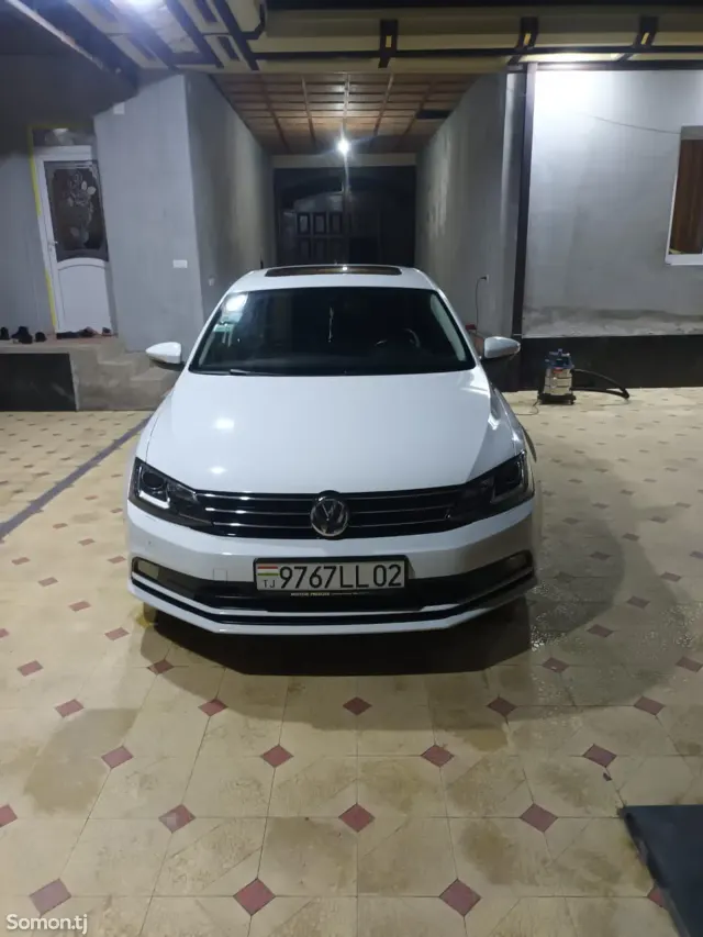 Volkswagen Jetta 2015 · 2.0 AT