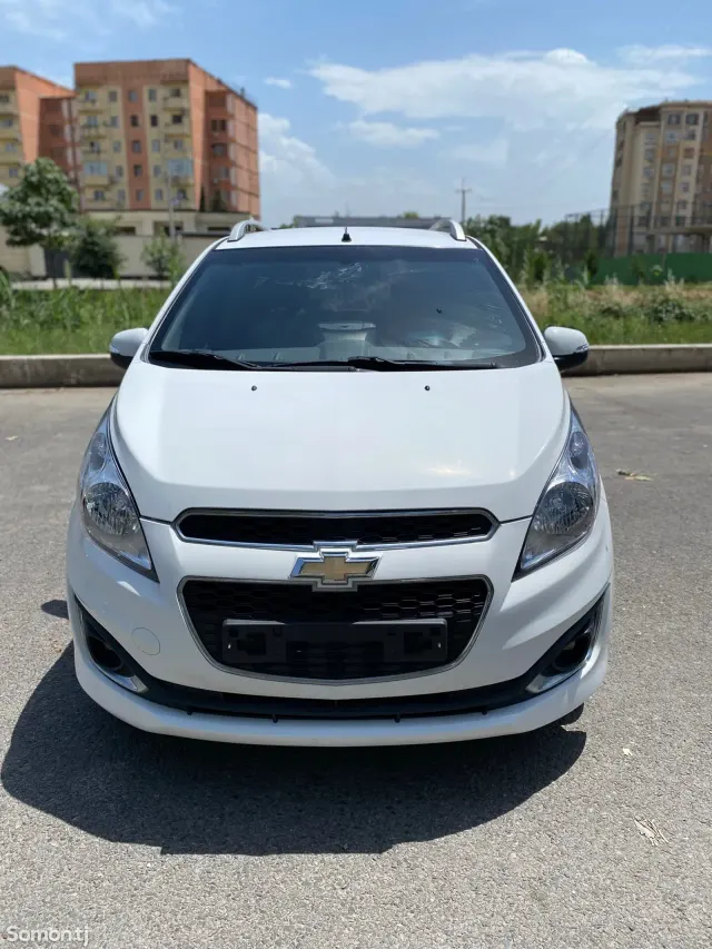 Chevrolet Spark 2014 · 1.0 AT