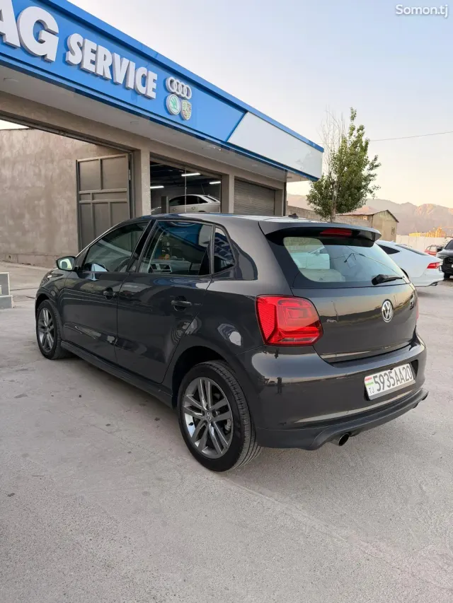 Volkswagen Polo 2015 · 1.4 AT