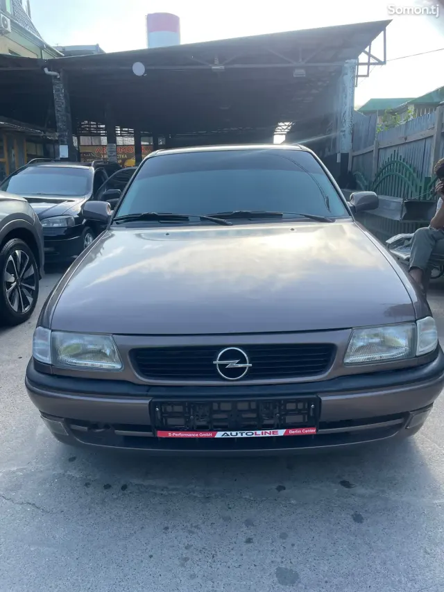 Opel Astra F 1998 · 1.6 MT
