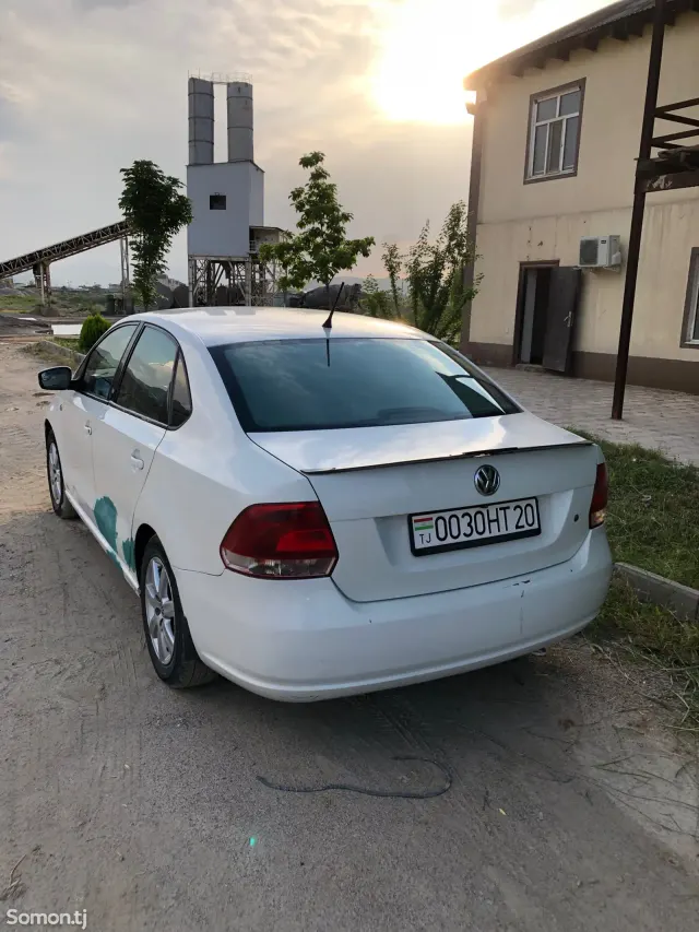 Volkswagen Polo 2013 · 1.6 AT