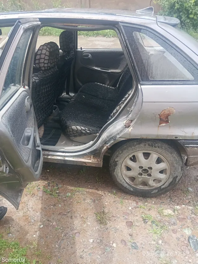Opel Astra F 1992 · 1.6 MT