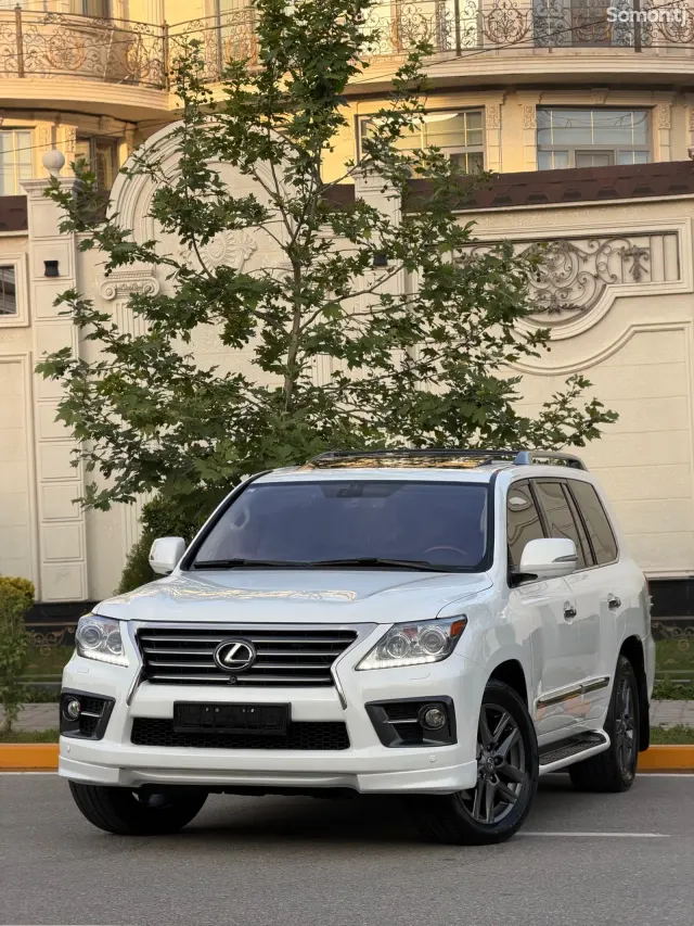 Lexus LX series 2013 · 5.7 AT