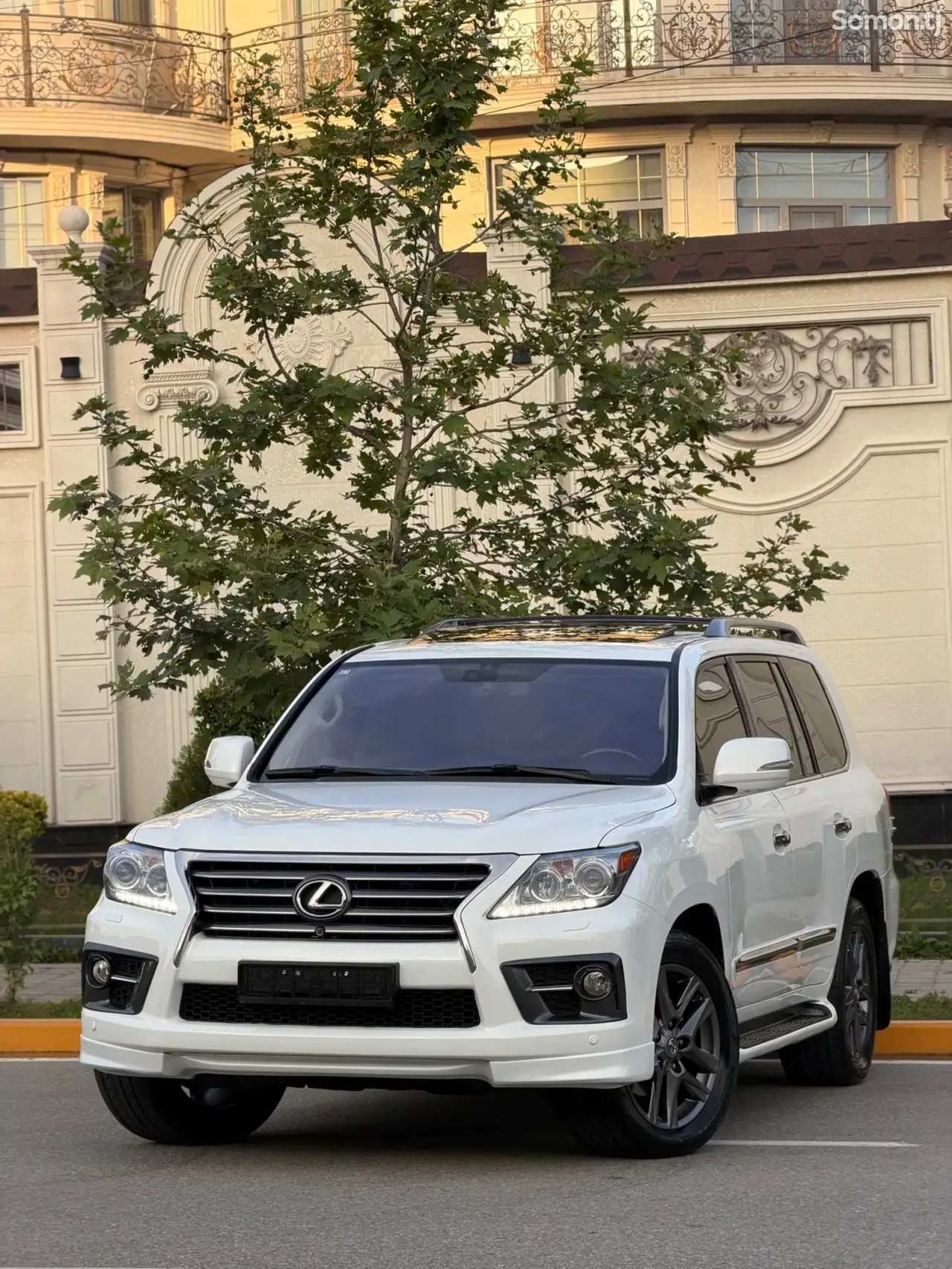 Lexus LX series 2013 · 5.7 AT