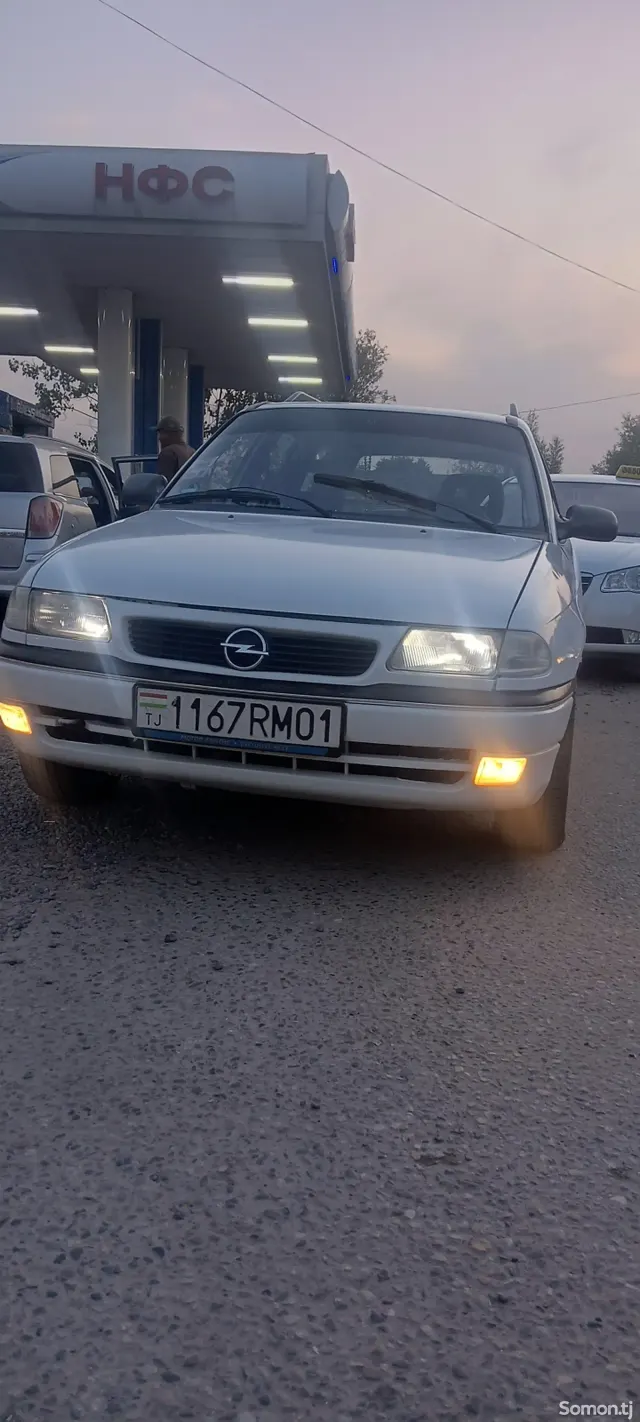 Opel Astra F 1997 · 1.8 MT