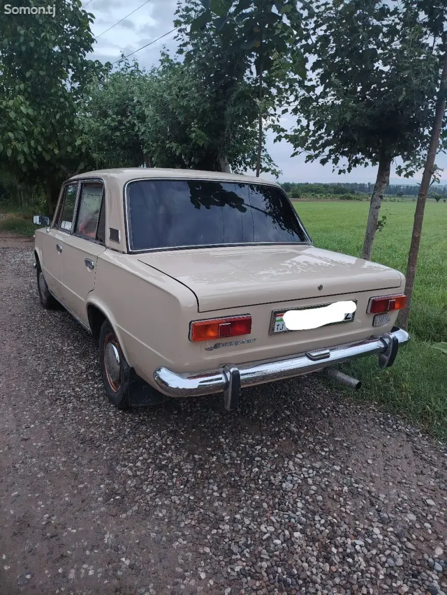 Lada (ВАЗ) 2101 1985 · 0.7 MT