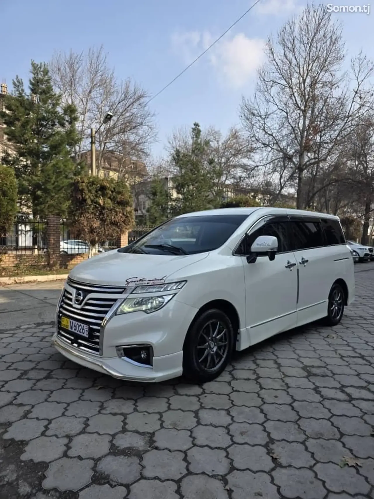 Nissan Elgrand 2015 · 2.5 AT