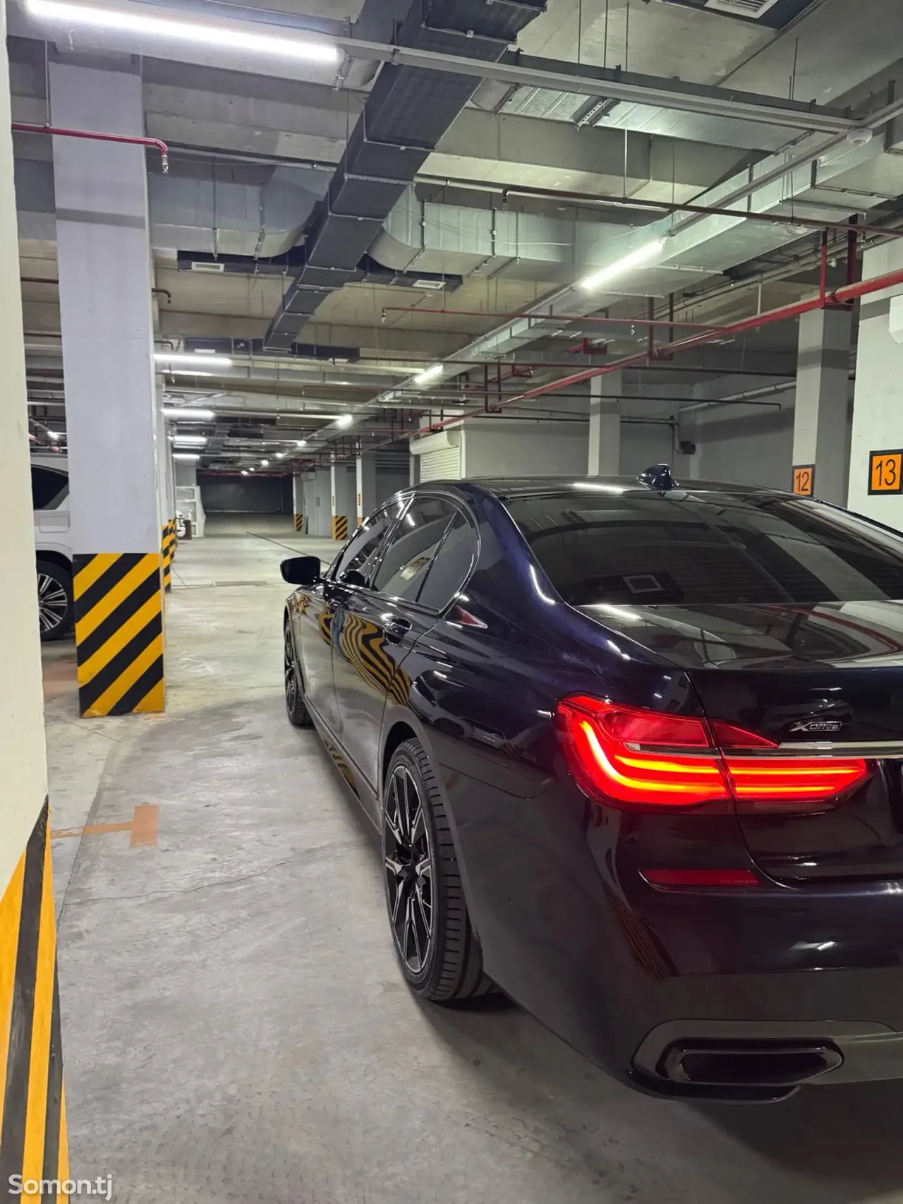BMW 7 series 2016 · 4.0 AT