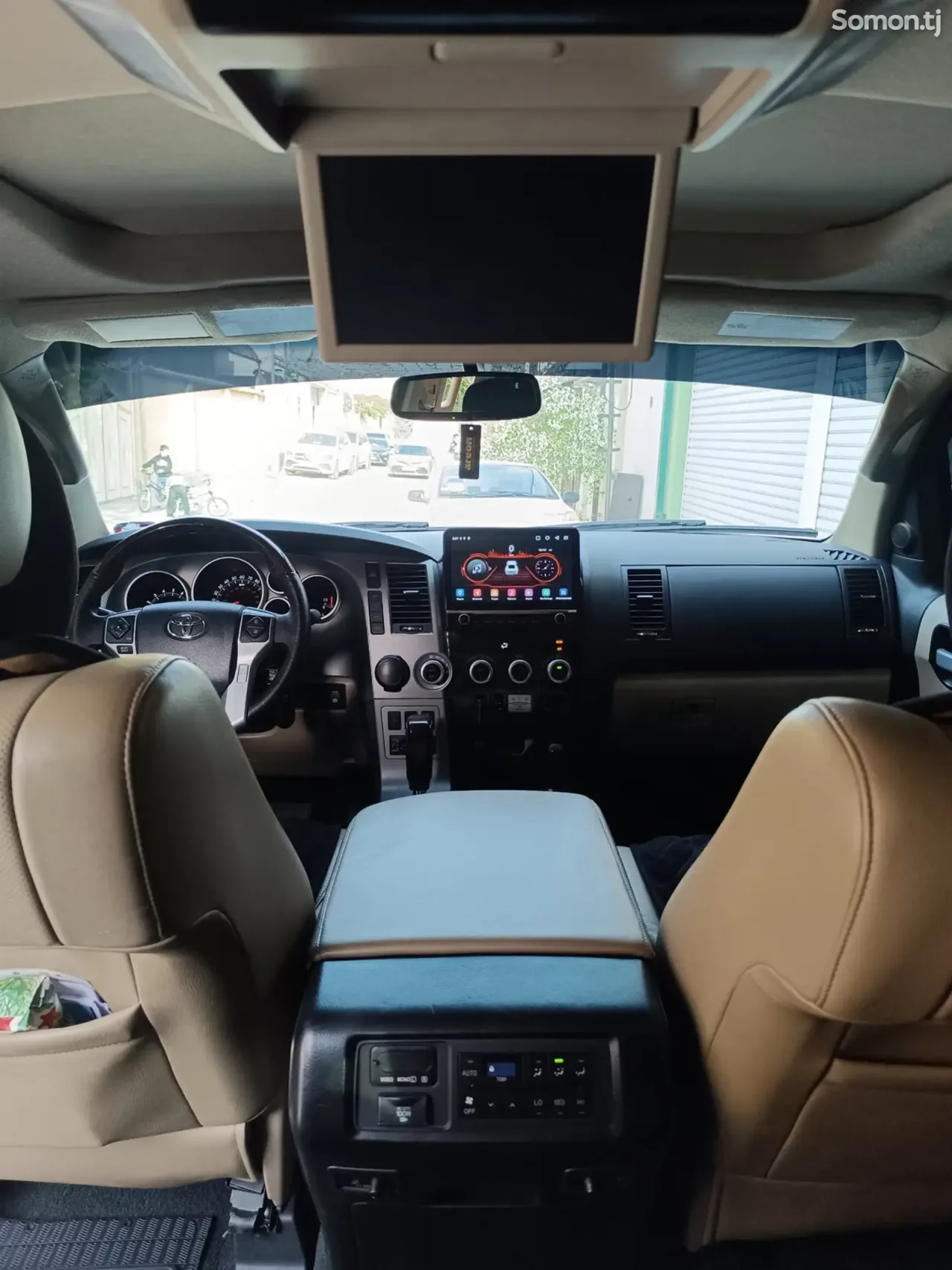 Toyota Sequoia 2014 · 5.7 AT