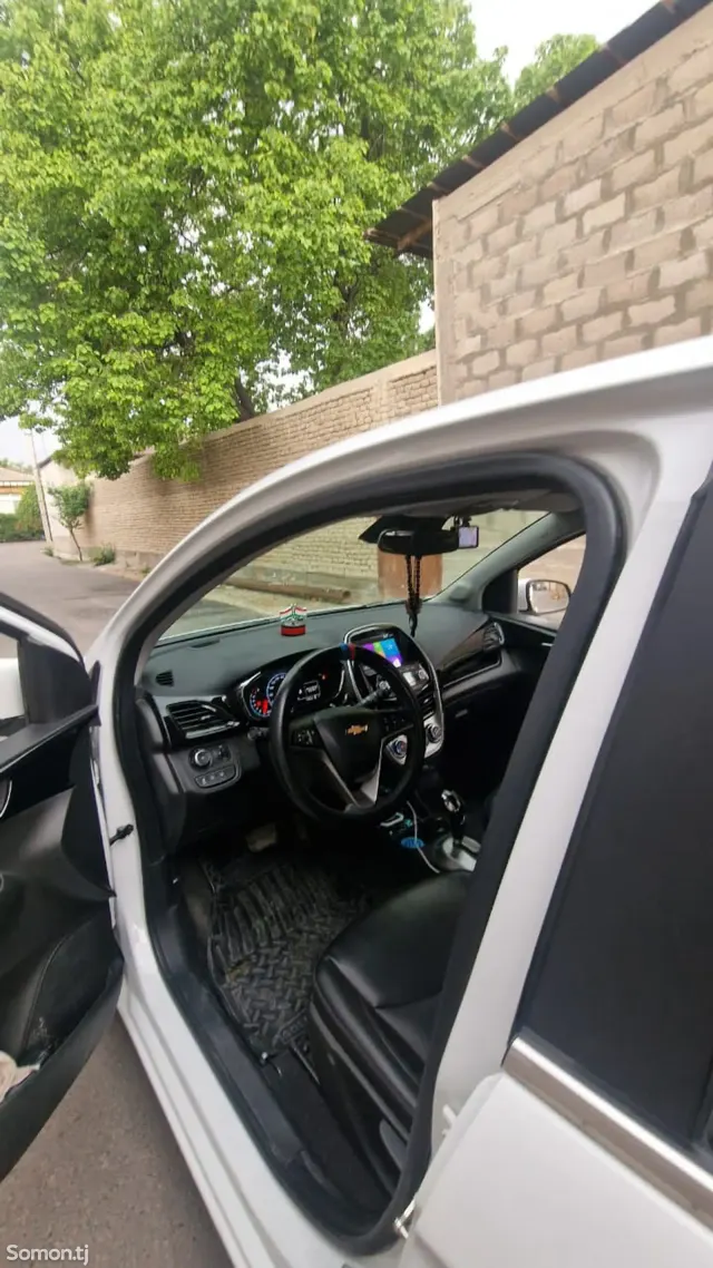 Chevrolet Spark 2016 · 1.1 AT