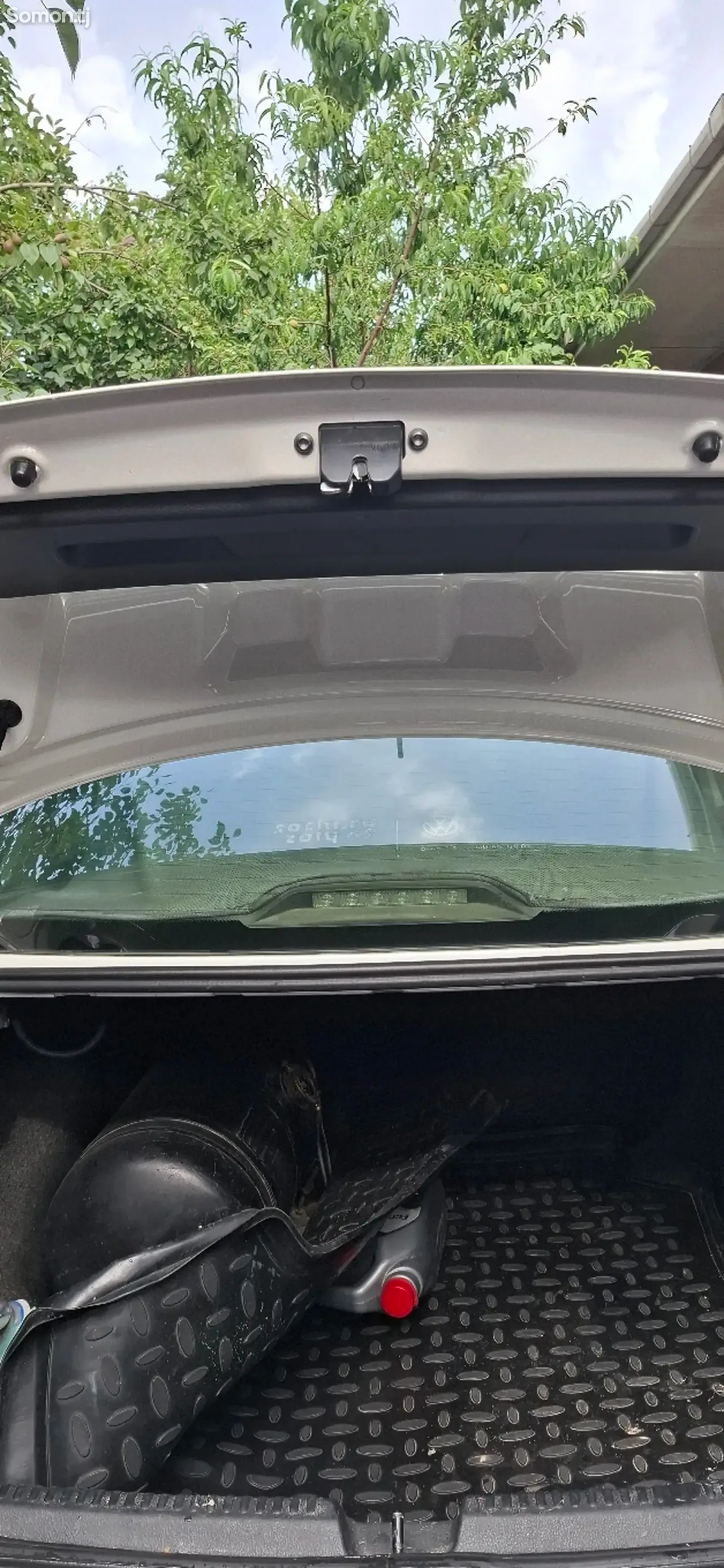 Volkswagen Polo 2013 · 1.6 MT