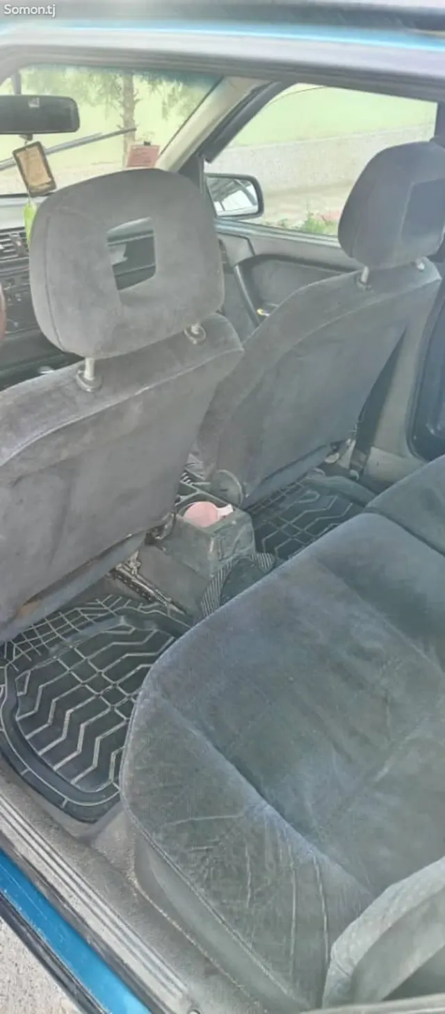 Opel Vectra A 1993 · 1.6 MT