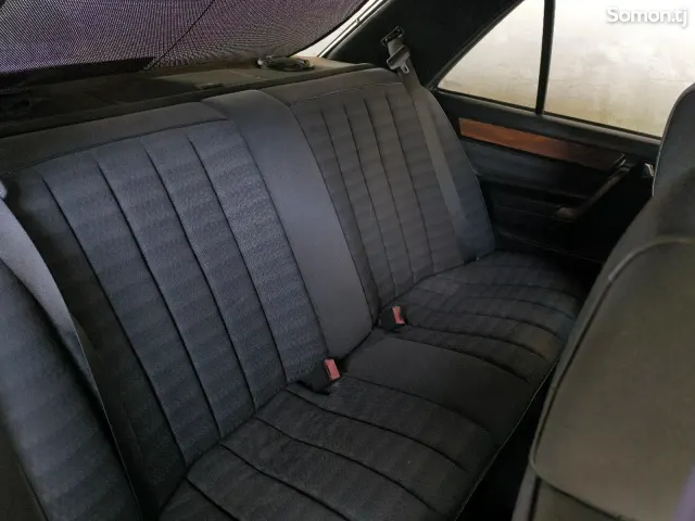 Mercedes-Benz W201 1989 · 1.8 MT