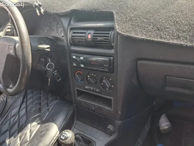 Opel Astra G 1998 · 1.6 MT