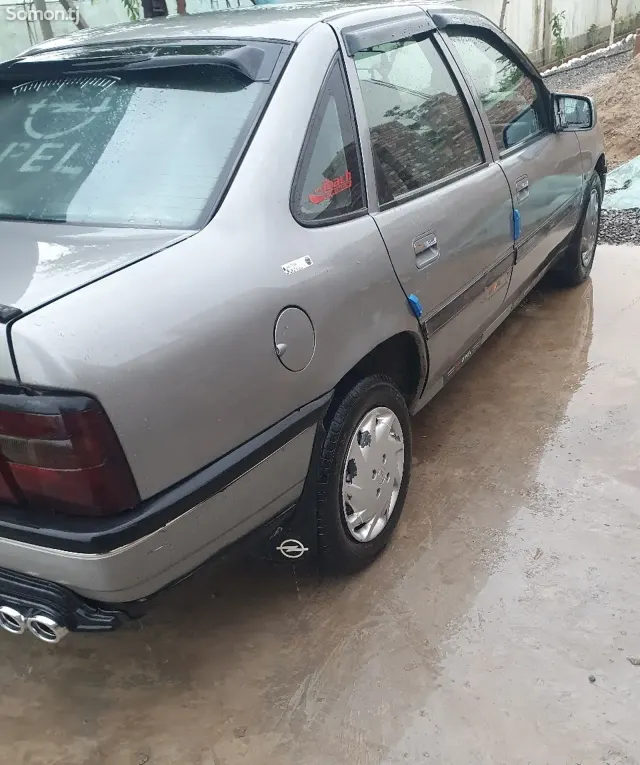 Opel Vectra A 1992 · 1.6 MT