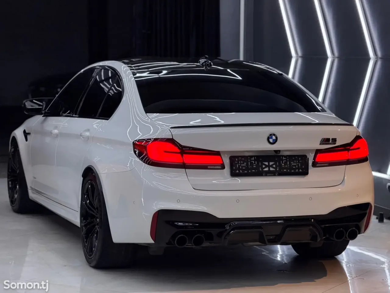 BMW M5 2019 · 4.4 AT