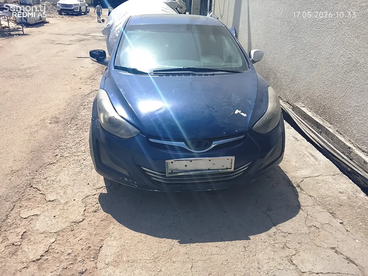 Hyundai Elantra 2015 · 1.8 AT