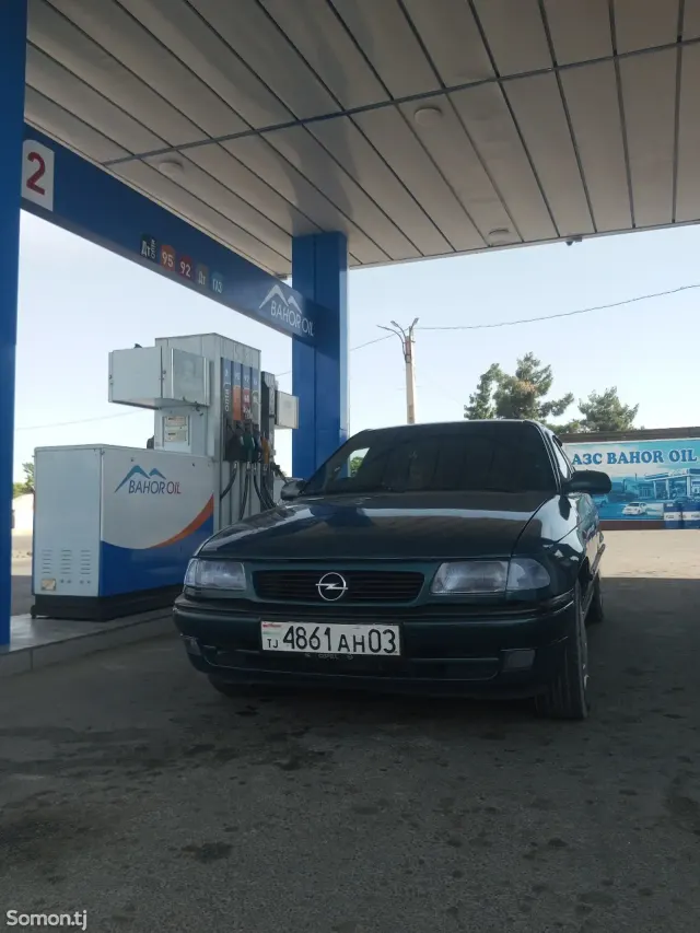 Opel Astra F 1997 · 1.6 MT