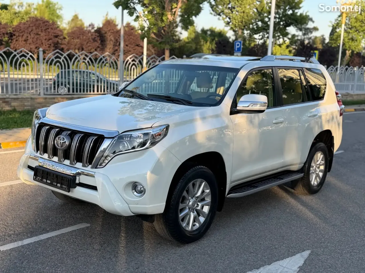Toyota Land Cruiser Prado 2016 · 4.0 AT