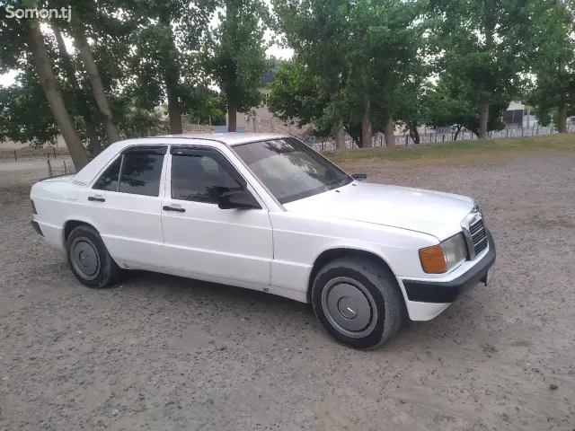 Mercedes-Benz W201 1991 · 2.2 MT