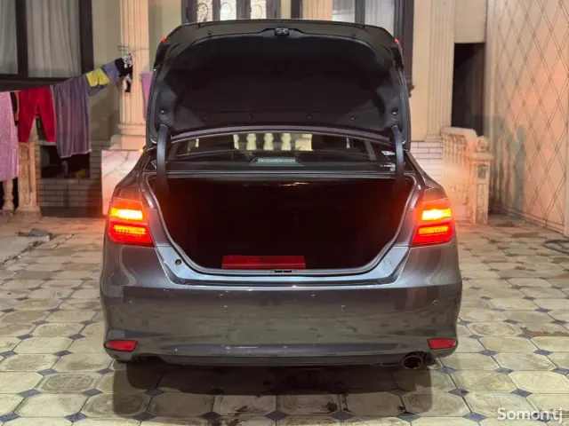 Toyota Camry 2015 · 2.0 AT