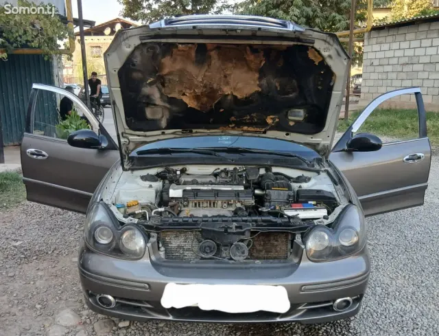 Hyundai Sonata 2004 · 1.6 MT