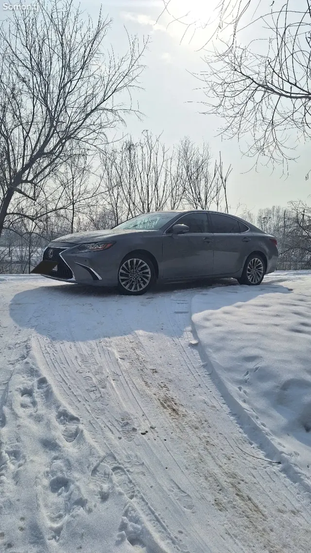 Lexus ES series 2015 · 3.5 AT