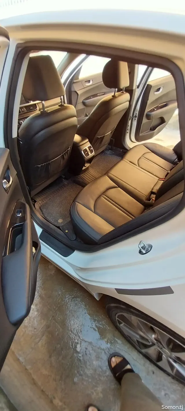 Kia K5 2015 · 2.0 AT