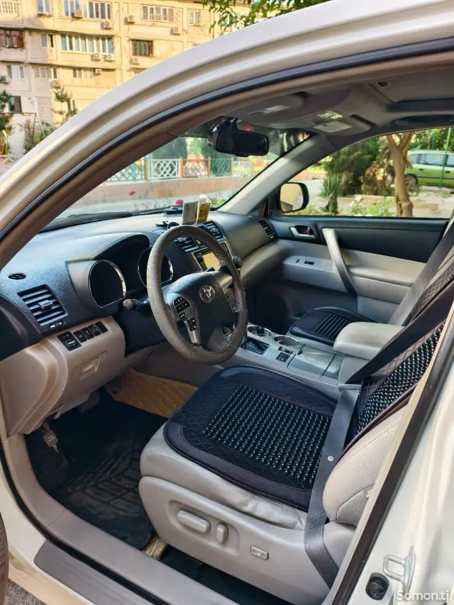 Toyota Highlander 2013 · 3.5 AT