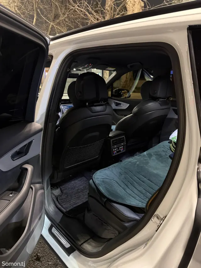 Audi Q7 2025 · 4.0 AT