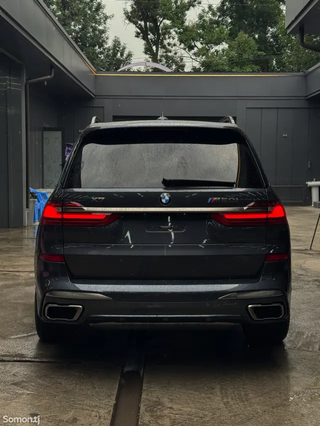 BMW X7 2022 · 4.4 AT