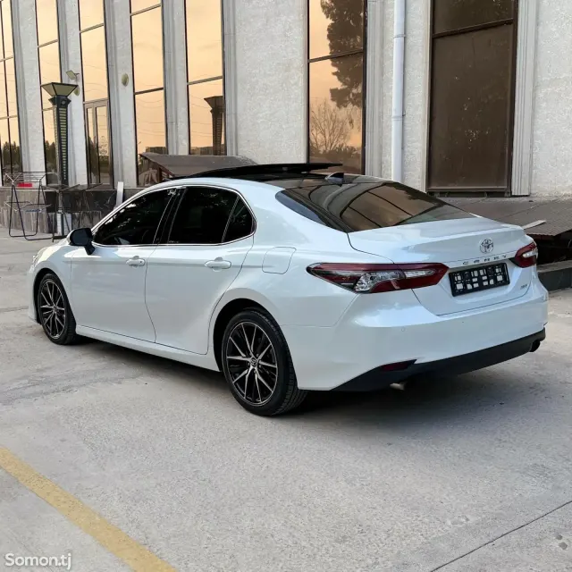 Toyota Camry 2018 · 3.5 AT