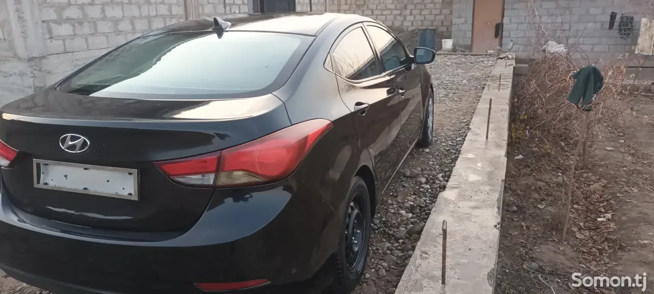 Hyundai Elantra 2016 · 1.6 MT
