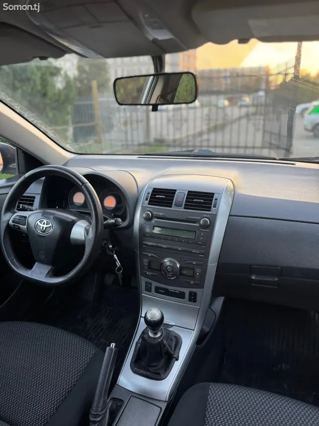 Toyota Corolla 2011 · 1.6 MT