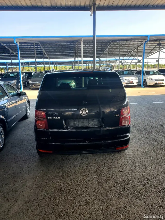 Volkswagen Touran 2007 · 1.4 MT
