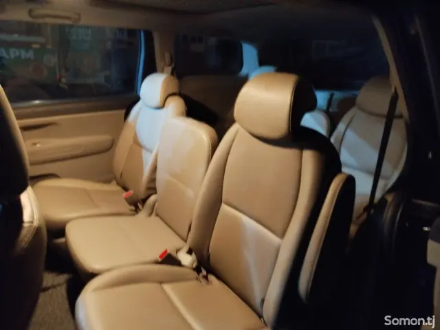 Kia Carnival 2015 · 2.0 AT